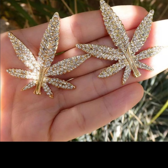 Gold Rhinestone Hemp Flower Hairpin - Picture 4 of 4